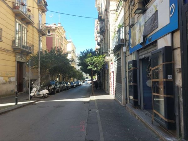 negozio in vendita a Salerno in zona Centro Città