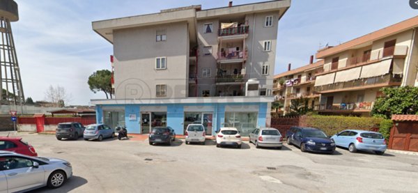 locale commerciale in vendita a Salerno in zona Torrione
