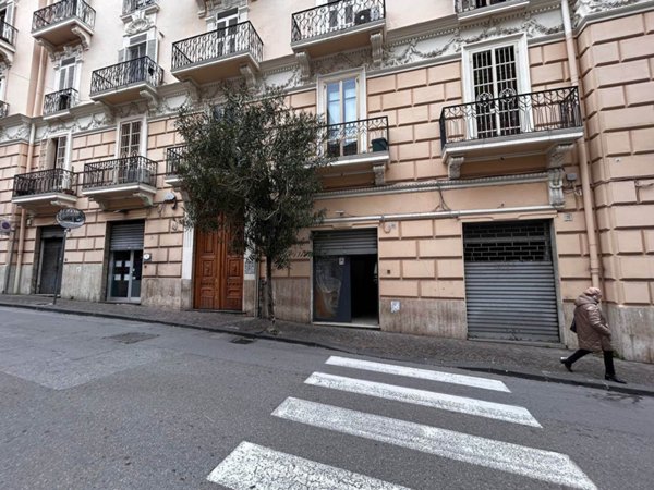 negozio in vendita a Salerno in zona Arce-Vernieri