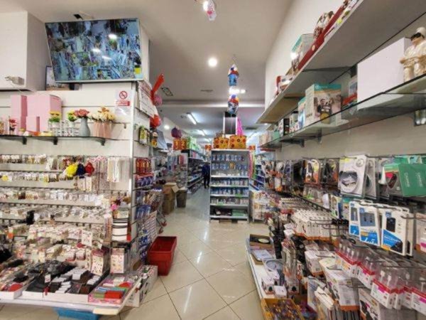 negozio in vendita a Salerno in zona Torrione