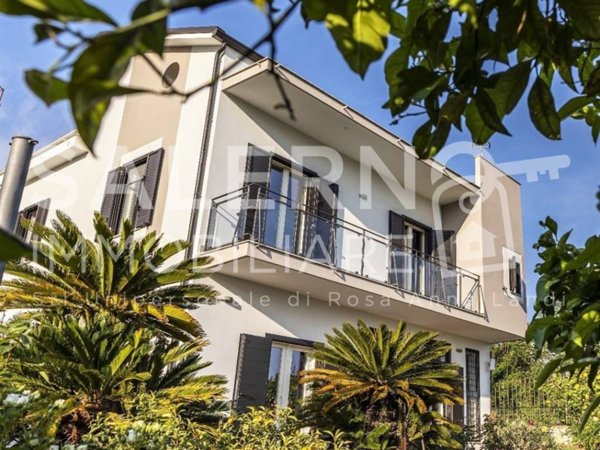 casa indipendente in vendita a Salerno in zona Giovi Altimare