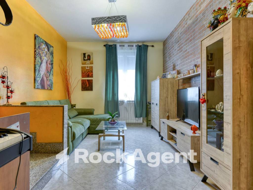 appartamento in vendita a Salerno in zona Pastena