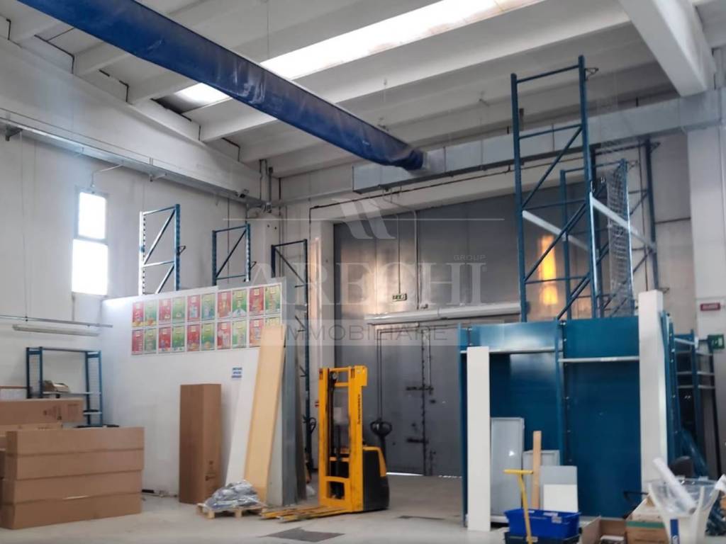 capannone in vendita a Salerno in zona Zona Industriale
