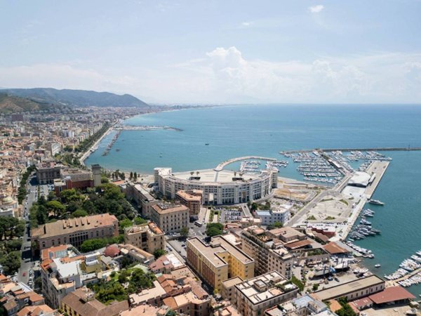 appartamento in vendita a Salerno in zona Centro Città