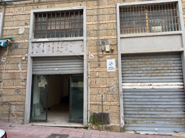 negozio in vendita a Salerno in zona Centro Città