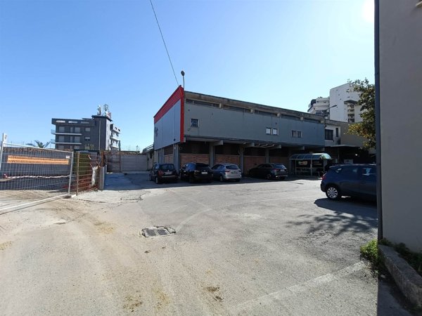 negozio in vendita a Salerno in zona Mariconda