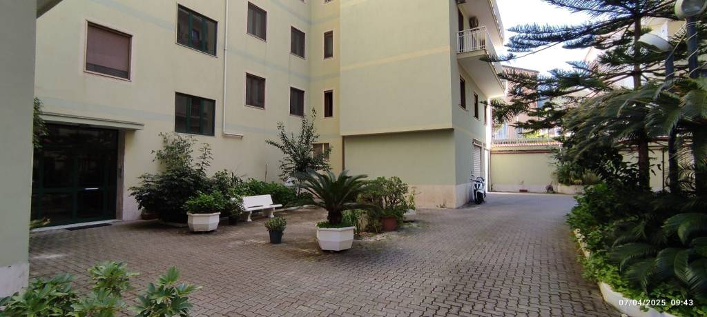 appartamento in vendita a Salerno in zona Pastena