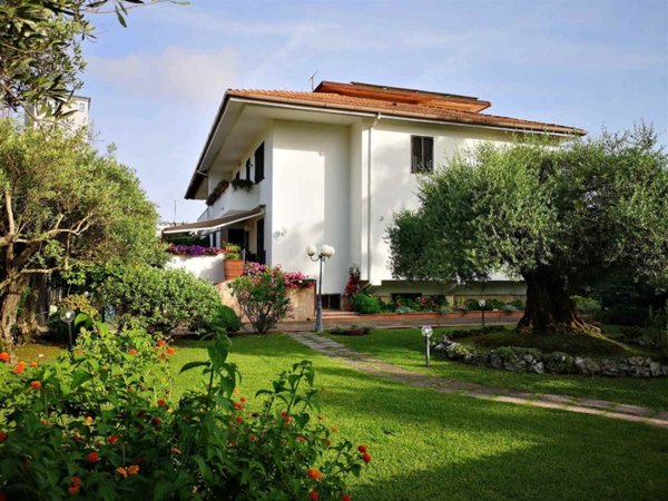 casa indipendente in vendita a Salerno in zona San Leonardo