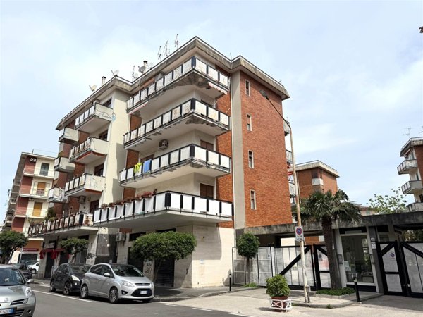 appartamento in vendita a Salerno in zona Pastena