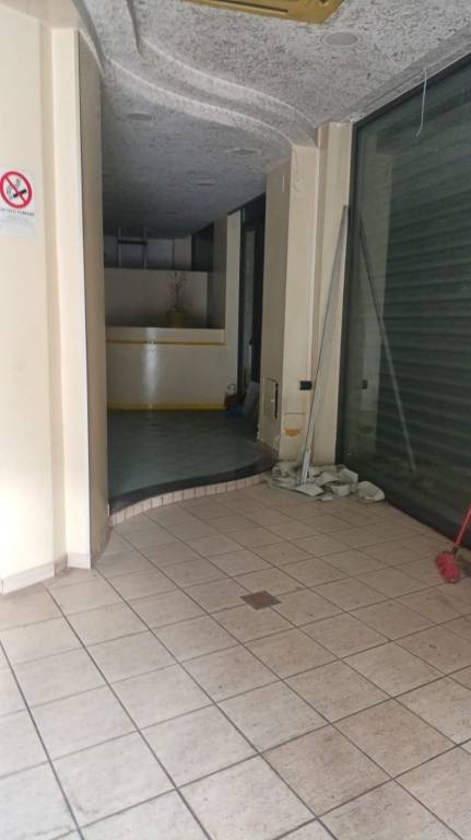 negozio in vendita a Salerno in zona Irno