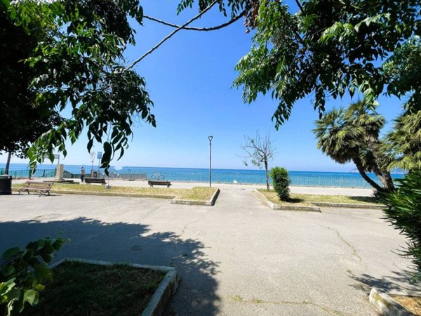 appartamento in vendita a Salerno in zona Pastena