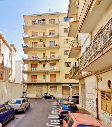 negozio in vendita a Salerno in zona Pastena