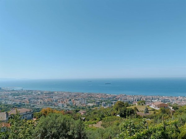 casa indipendente in vendita a Salerno