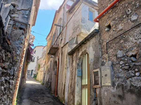 casa indipendente in vendita a Salerno in zona Ogliara