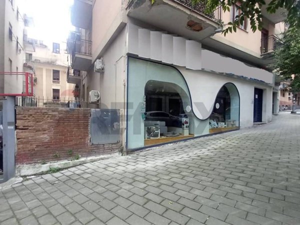 negozio in vendita a Salerno