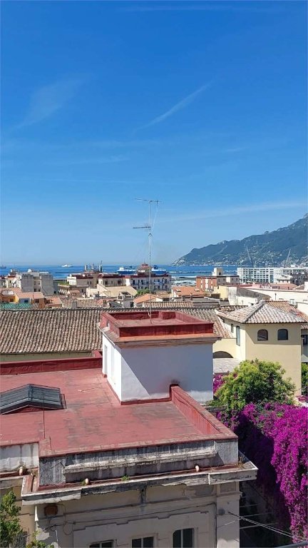appartamento in vendita a Salerno in zona Centro Città