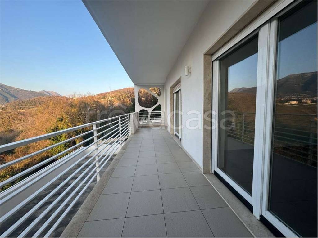 appartamento in vendita a Salerno in zona Brignano / Piezzo