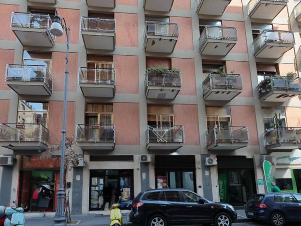 negozio in vendita a Salerno in zona Centro Città