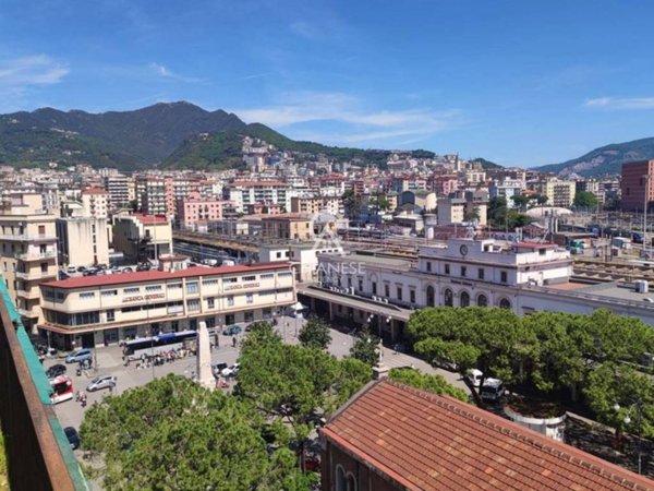 appartamento in vendita a Salerno in zona Centro Città