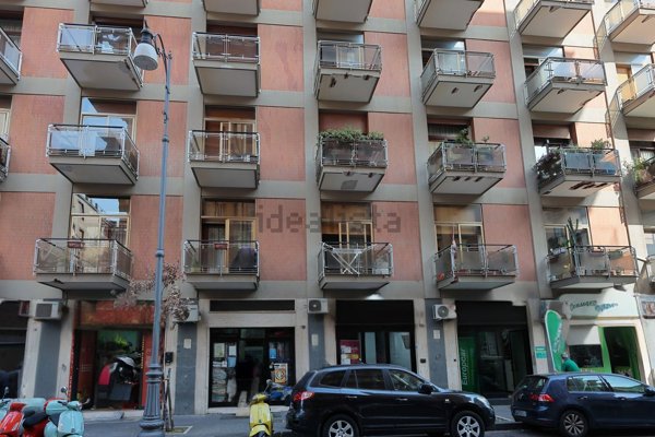 locale commerciale in vendita a Salerno in zona Centro Città