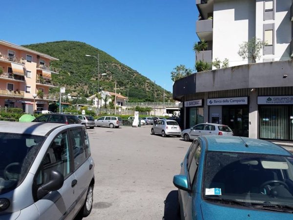 locale commerciale in vendita a Salerno