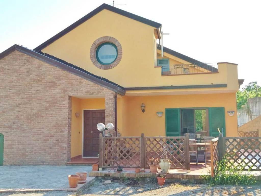 casa indipendente in vendita a Salerno in zona Piegolelle-San Bartolomeo