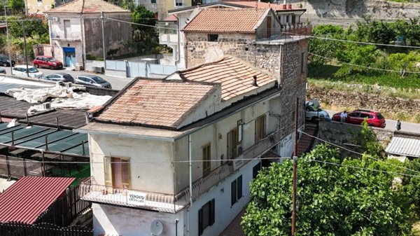 casa indipendente in vendita a Salerno in zona Ogliara