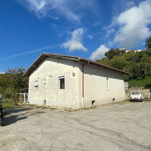 casa indipendente in vendita a Salerno