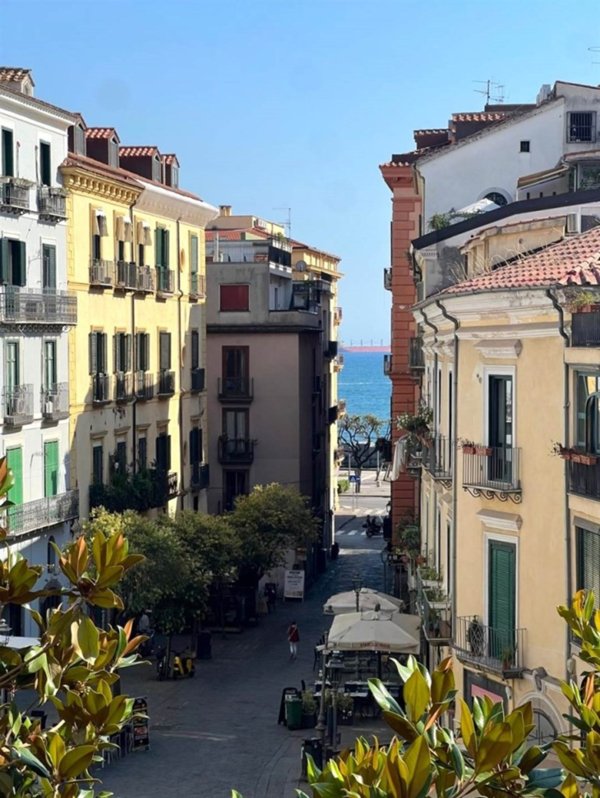 appartamento in vendita a Salerno in zona Centro Città