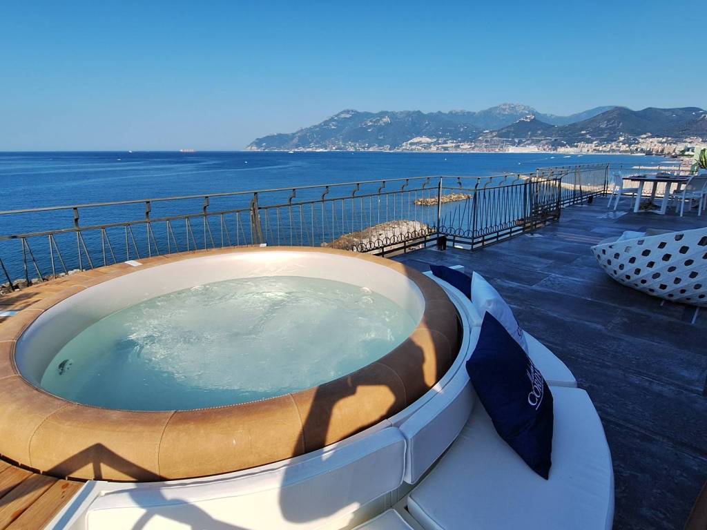 appartamento in vendita a Salerno in zona Pastena