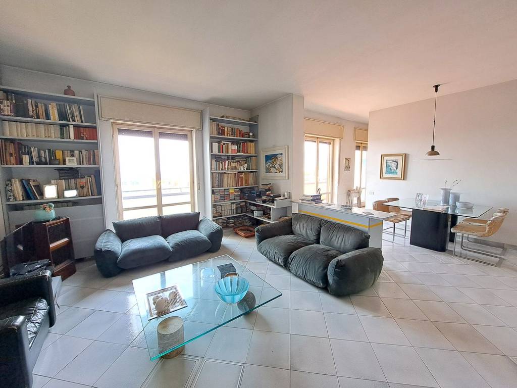 appartamento in vendita a Salerno in zona Pastena