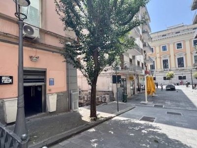 negozio in vendita a Salerno in zona Centro Città