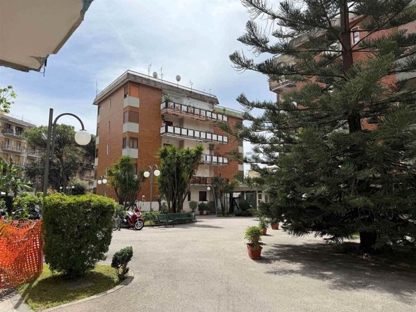 appartamento in vendita a Salerno in zona Pastena