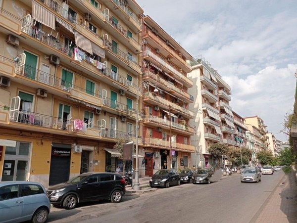 locale commerciale in vendita a Salerno in zona Torrione