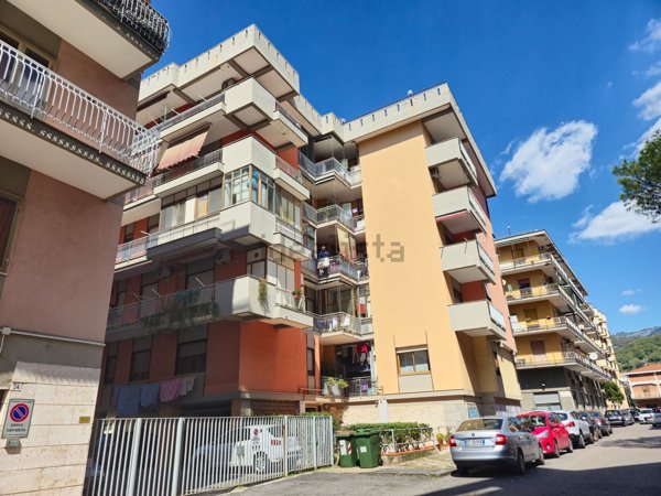 appartamento in vendita a Salerno in zona Pastena