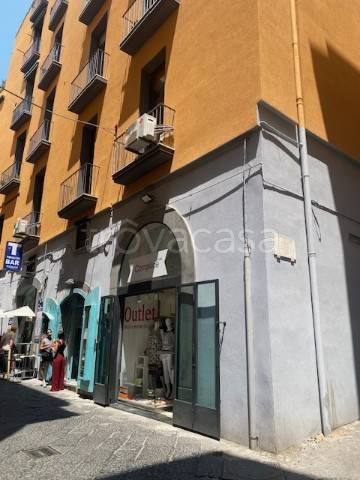 negozio in vendita a Salerno in zona Centro Città
