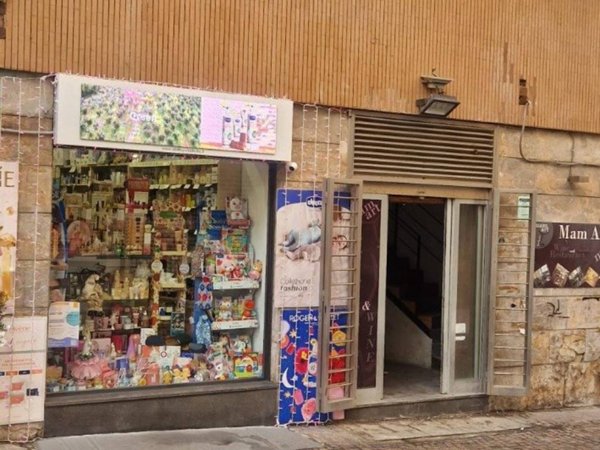 negozio in vendita a Salerno in zona Centro Città