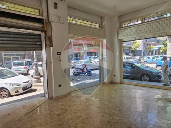 locale commerciale in vendita a Salerno in zona Pastena