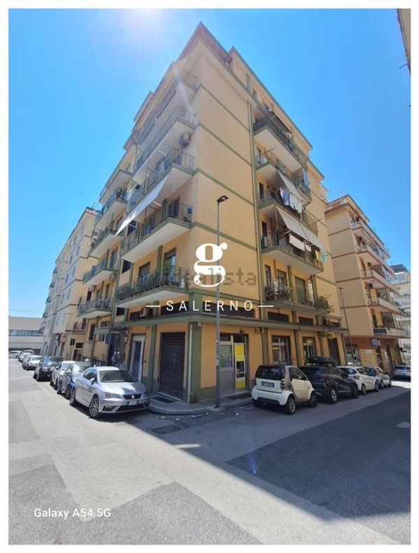 locale commerciale in vendita a Salerno