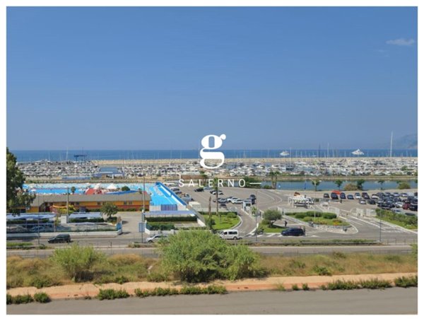 appartamento in vendita a Salerno in zona Porto
