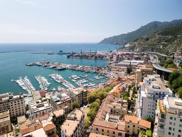 appartamento in vendita a Salerno in zona Centro Città