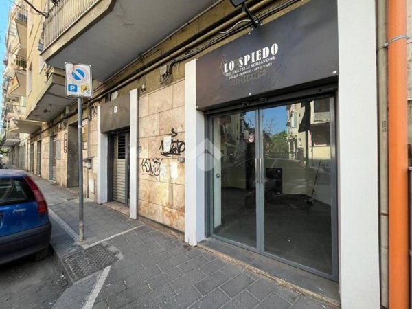 negozio in vendita a Salerno in zona Torrione