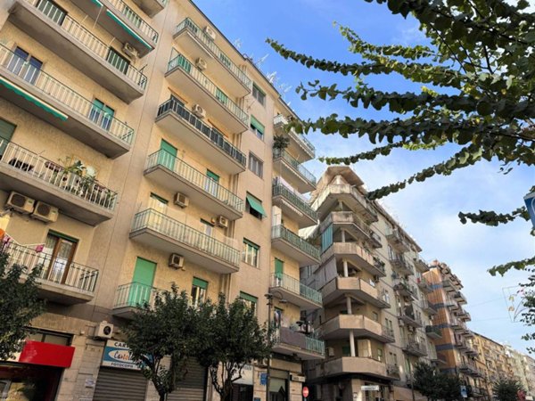 negozio in vendita a Salerno in zona Irno