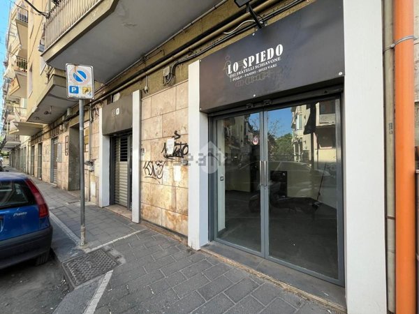 locale commerciale in vendita a Salerno in zona Torrione