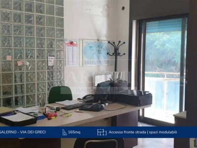 ufficio in vendita a Salerno in zona Matierno