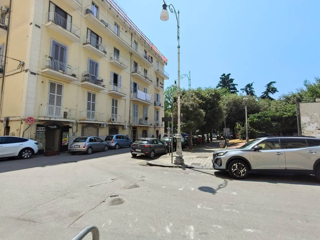 negozio in vendita a Salerno in zona Centro Città
