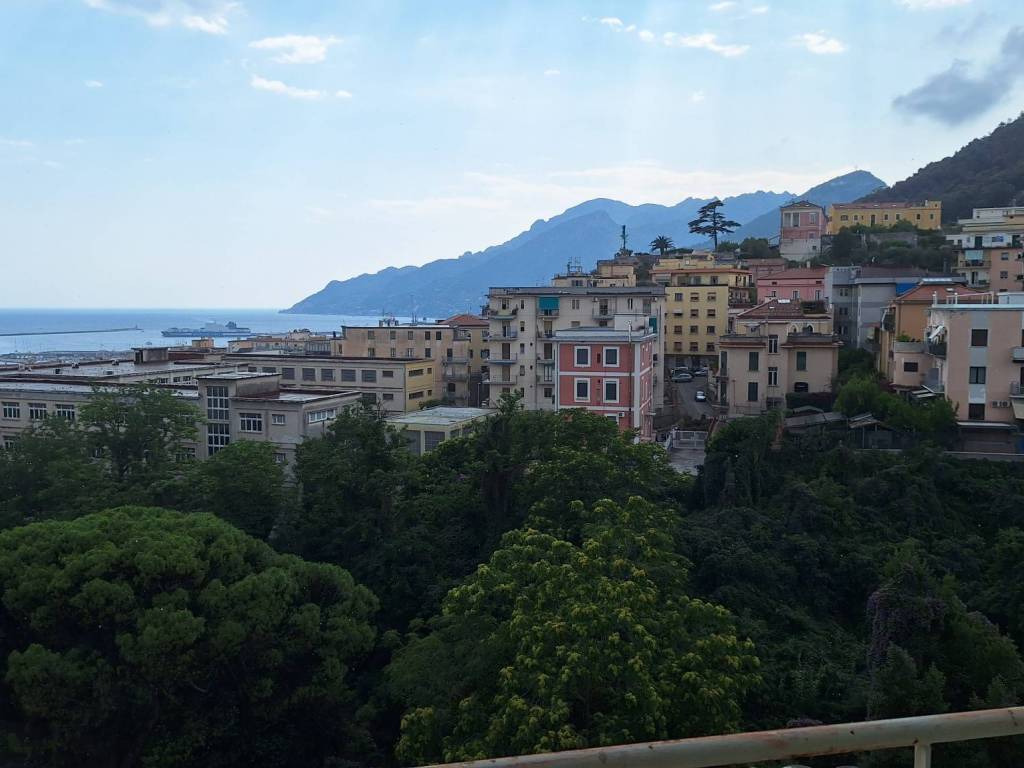 appartamento in vendita a Salerno in zona Centro Città