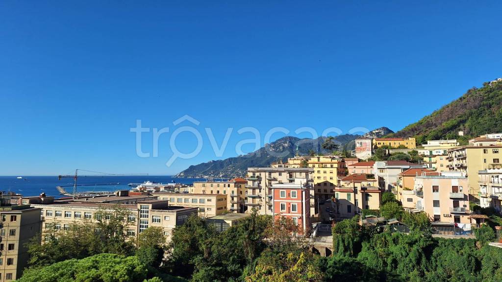 appartamento in vendita a Salerno in zona Centro Città