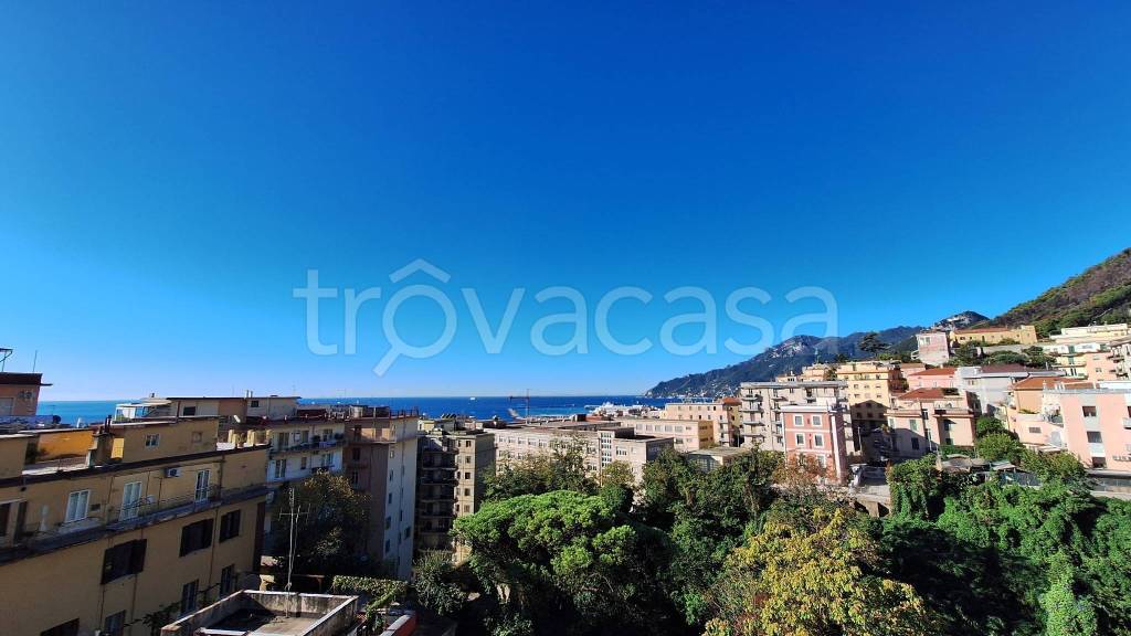 appartamento in vendita a Salerno in zona Centro Città