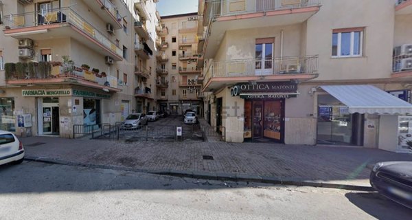 locale commerciale in vendita a Salerno in zona Mercatello